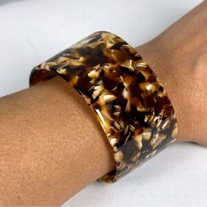 Women’s Stylish Tortoiseshell Pattern Bangle